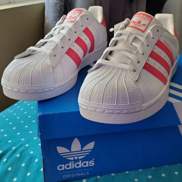 Adidas Shell toe sneakers. - Picture 3 of 6